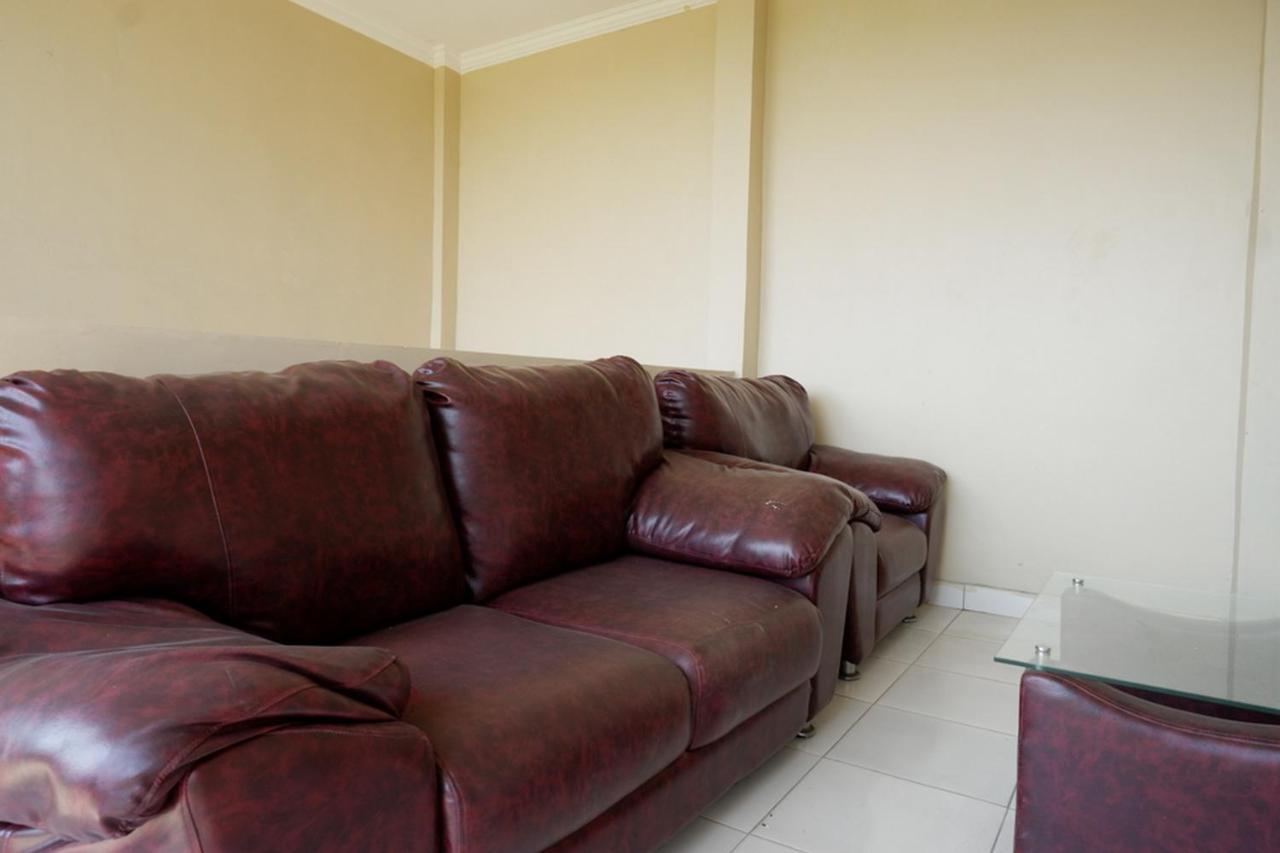 RedDoorz near Padang Golf Adisucipto Hotel Potrojayan Bagian luar foto